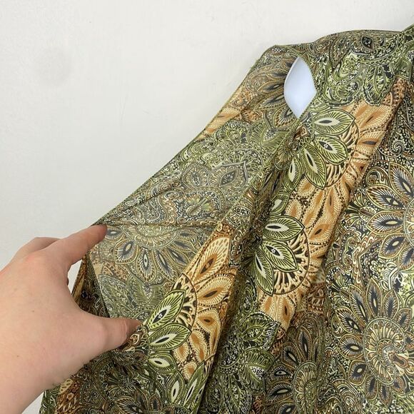 Accents by Lavello Convertible chiffon light weight Green and Tan Patterned Vest - Picture 6 of 15